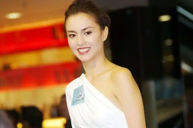 演员刘碧丽18岁成星女郎28岁与原配斗法6年如今现状咋样了