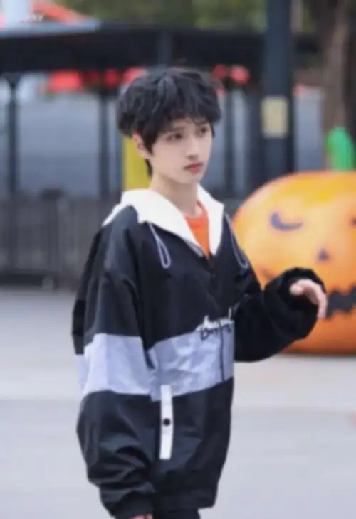 严浩翔这套发带图一直是心中的top啊!也太帅了