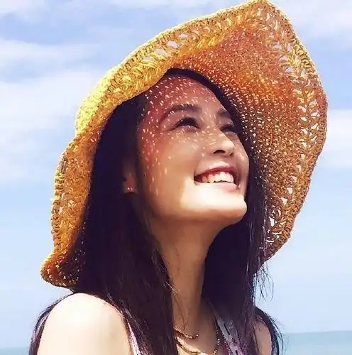 眯眼笑真的太治愈太甜了,看着就开心!