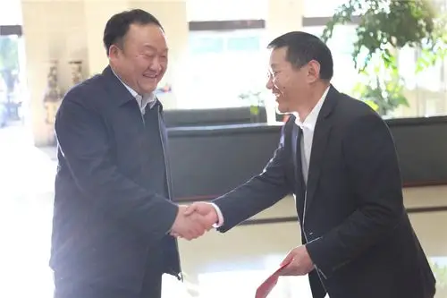 陆良县领导到南方电网云南曲靖陆良供电局进行春节走访慰问