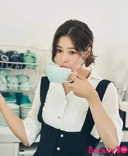 韩国女艺人朴河娜最新时装杂志照片曝光