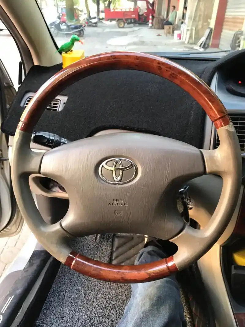 纯手工定制个性方向盘套 03年丰田威驰照样不失时尚 完美呈 - 抖音