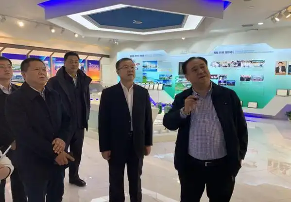 黑龙江省黑河市长赴新华联集团考察