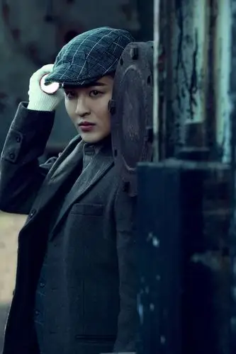 郑斯仁写真大玩侦探风 新剧《猎豺狼》今晚央视八套开播