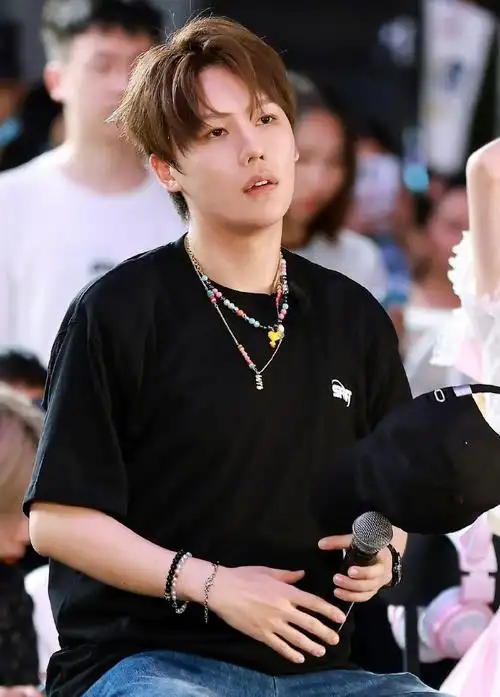 刘维说好久没人给我做宣传了#刷到刘维这条微博,我记忆中他挺火蛋啊