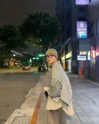 短短4天「在台穿搭全变了」 粉丝笑出来:真的热|衬衫|毛衣|柳善皓