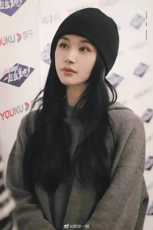 王子文这几张长发造型是我的最爱!清冷又温柔,明亮的眼睛里灵气四溢.