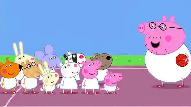 小猪佩奇:佩奇和乔治打篮球,分成了男生队和女生队,谁会赢呢-母婴亲子