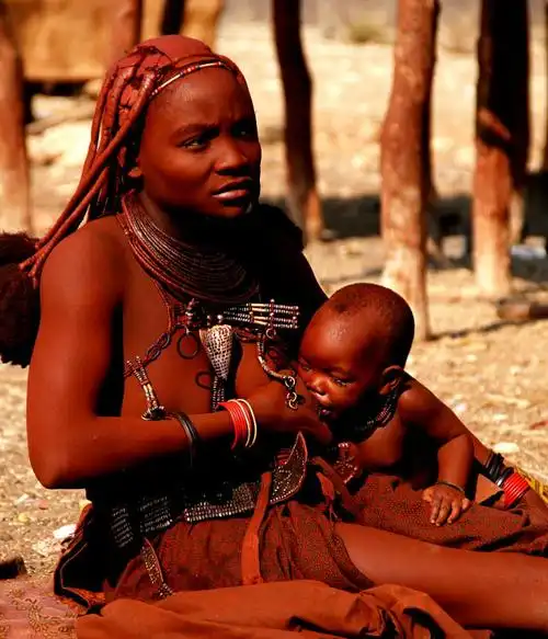 纳米比亚的辛巴部落—红泥人