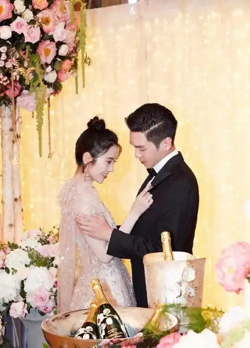 开始推理吧 张若昀唐艺昕结婚照,张若昀唐艺昕在哪里结的婚时尚新闻7