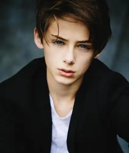 12岁就被誉为"世界最帅男孩",看看具有如此逆天颜值的人长啥样