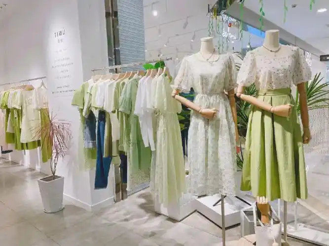 丹阳八佰伴tiwu店铺实拍