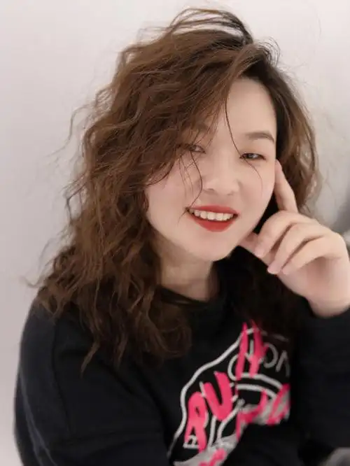 方脸超显气质烫发