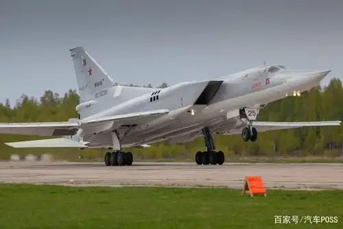图为俄罗斯空军的tu-22m3轰炸机