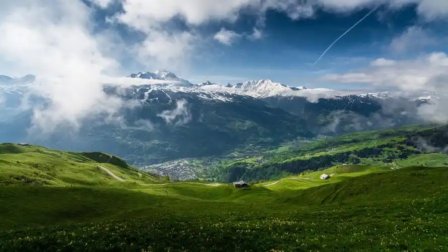 春天高处的山风景桌面壁纸壁纸