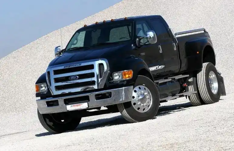 而福特f650作为福特所推出的最大尺寸的皮卡,它要比猛禽f150来得更