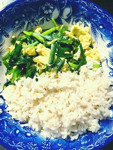 韭菜鸡蛋盖饭最简单的才最好吃