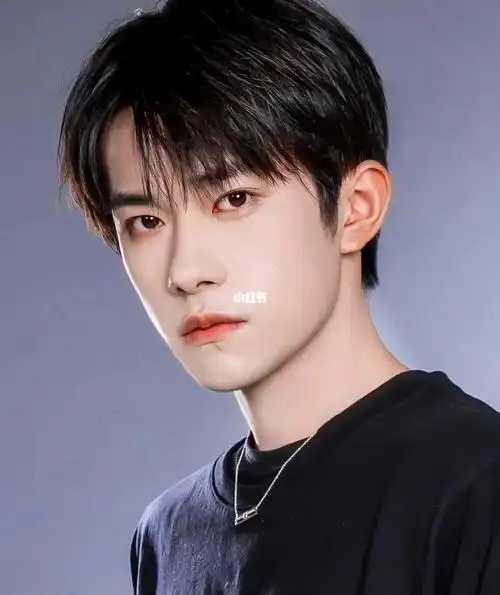 男生微分发型免打理发型看过来男士发型,男士微分发型男生头发硬留长