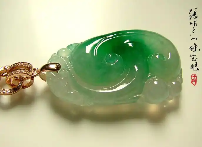 极品收藏级别玻璃种飘帝王绿翡翠如意挂坠