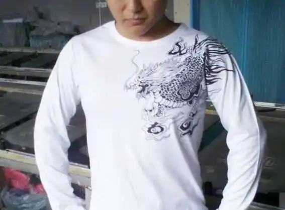 闷油瓶身上的麒麟纹身的图片