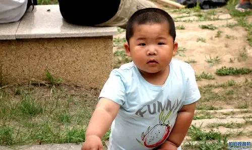 胖小子小男孩