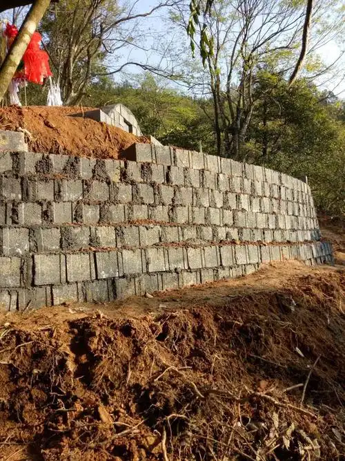 这保圹砌得蛮漂亮