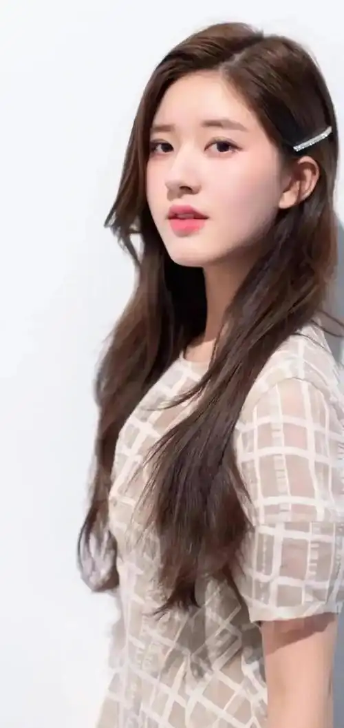 95后演员～赵露思