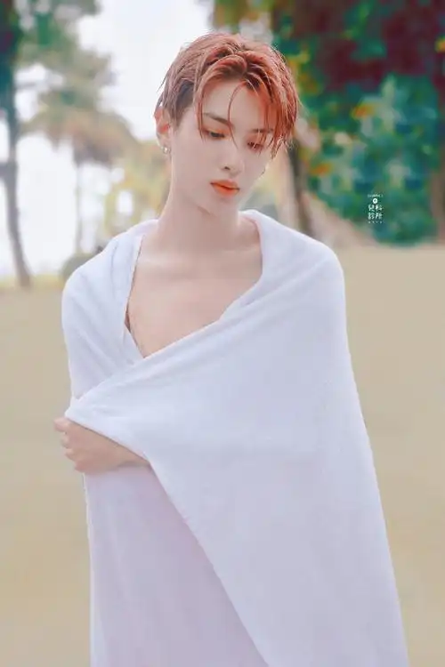 能免费看的吗黄明昊@jjjustin0219海边绝美饭拍96小贾的锁骨鲨好绝