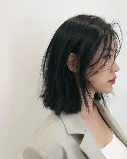 最适合春夏的发型来了 高层次锁骨发又美又飒