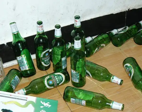 啤酒瓶装和罐装有啥不同?老酒鬼道出"猫腻",以后别再乱买!