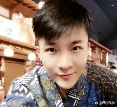 央视主持人边策:32岁前途无量,为何和母亲通话后从8楼跳下?