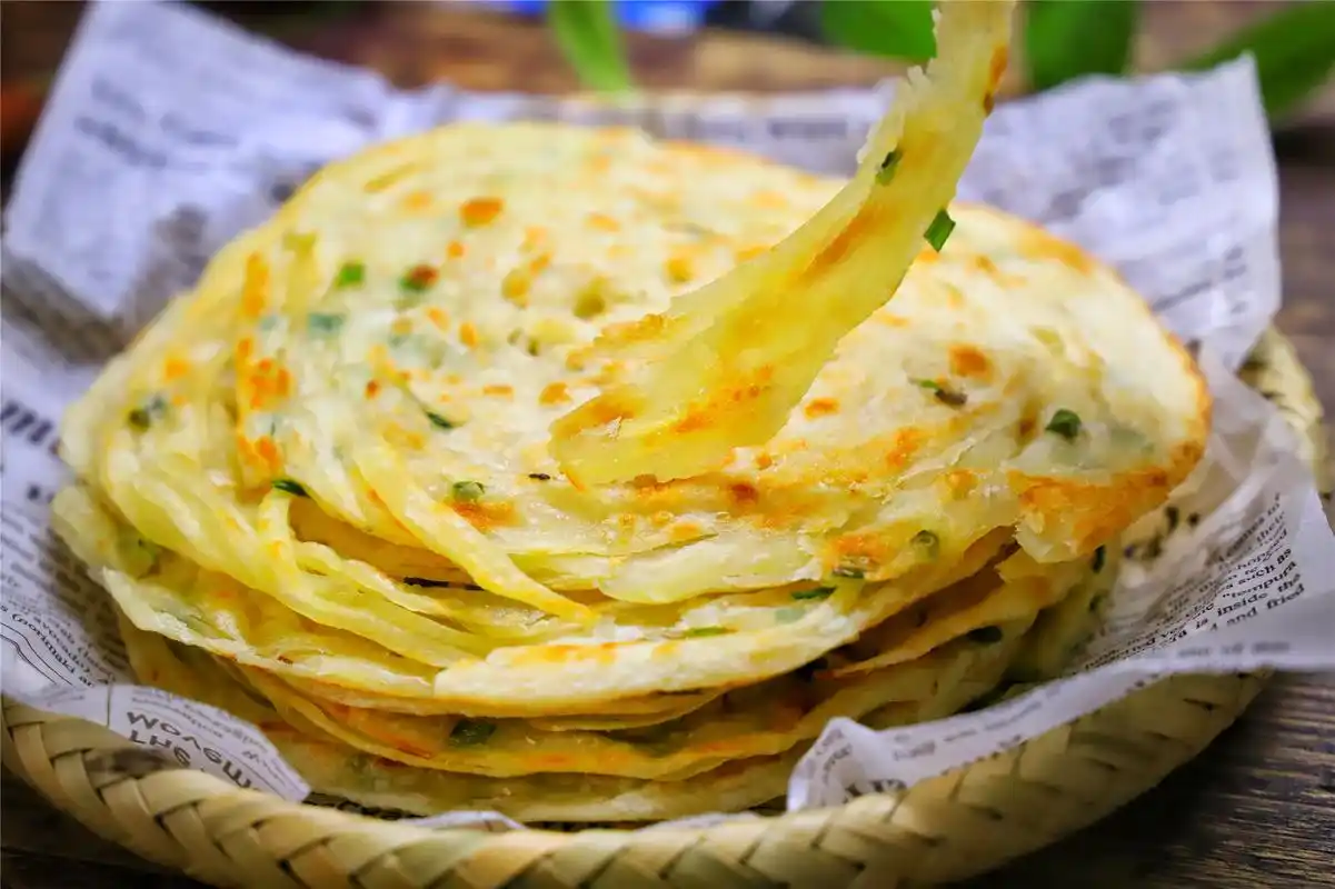 葱油饼好吃有诀窍,层层酥脆,做法简单,2分钟烙一张,百吃不厌