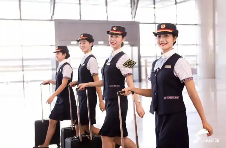 铁路制服pk秀乘务员小姐姐的新装你最中意哪款