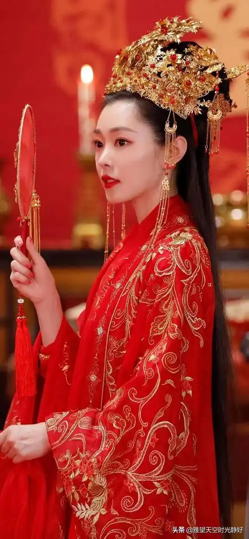 古装女明星图片唯美古风(盘点那些一眼就忘不了的古装红衣女神—一袭