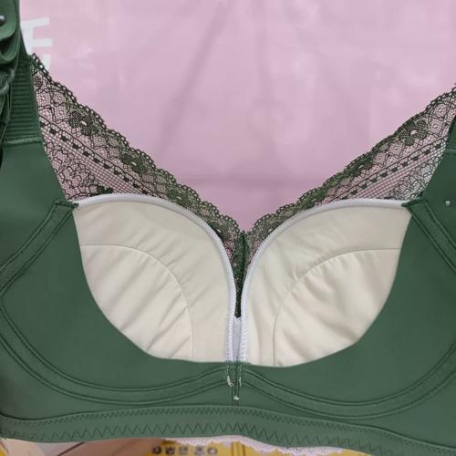 该商品选自河南 郑州地区的淘宝集市"凤彩内衣秀",所属主分类"女士