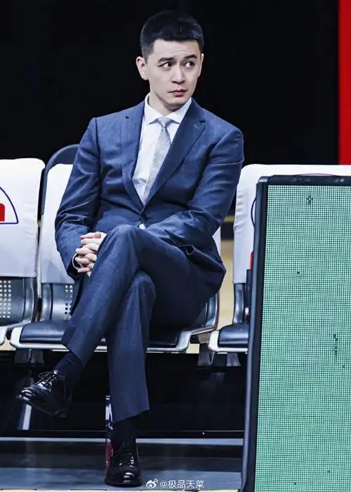 杨鸣 正装皮鞋黑袜