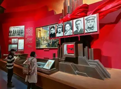 北京:接受党史教育