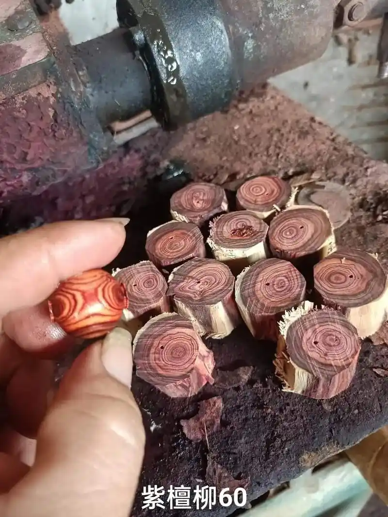 越南紫檀柳原木.#紫檀柳 做出手串,颗颗鬼脸#原创作品 #一 - 抖音