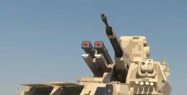 中型合成旅新款轮式弹炮合一?35单管高速转膛,专打近界无人机