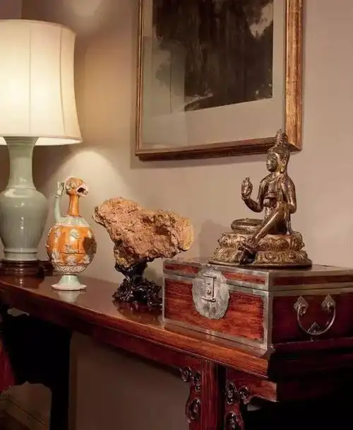 家的藏品成为了那次艺术盛会中的最大看点,他便是传奇收藏家—安思远