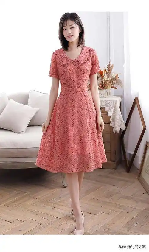 浅紫色小碎花连衣裙,翻领设计,适合短发小个子女生穿着!