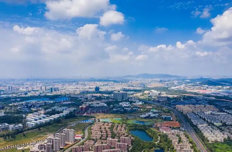 视觉中国□ 南京日报/紫金山新闻记者 杜莹7月14日,南京江宁区街道