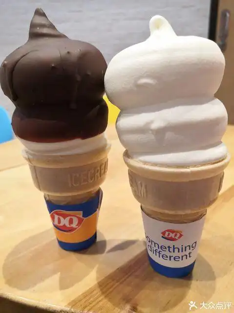 单球香草甜筒图片