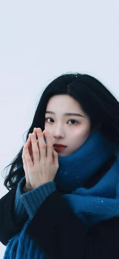 美女系列壁纸第424期,本期壁纸的主角是魅力四溢的庄达菲.