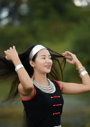 美丽的佤姑娘