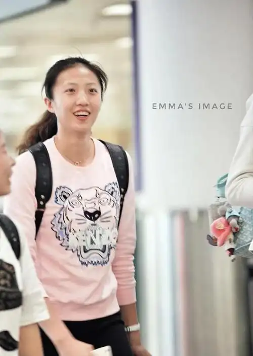 女排丁霞生活照肤若凝脂颜值惊艳绝对可以排进女排前三