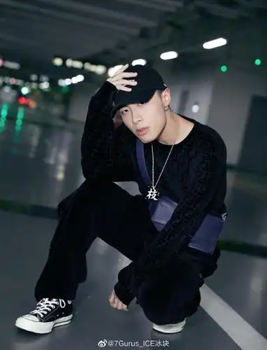 作为新生代有影响力的rapper艺人,ice的品位确实非常不错.