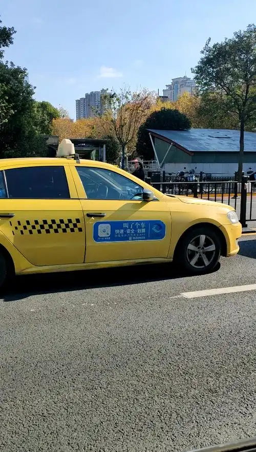 苏州出租车来沪(上次是苏u这次苏e)