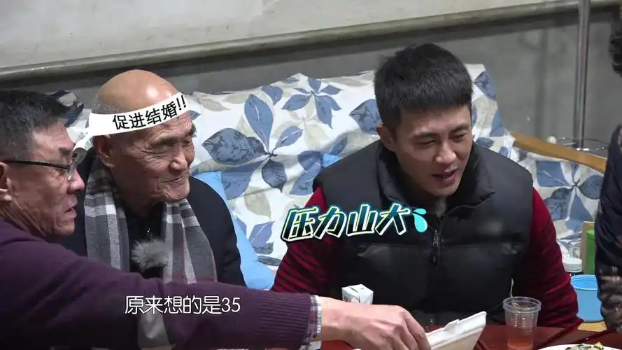 00热播的综艺《旋风孝子》节目中,杜淳和杜志国这对尴尬父子在节目中