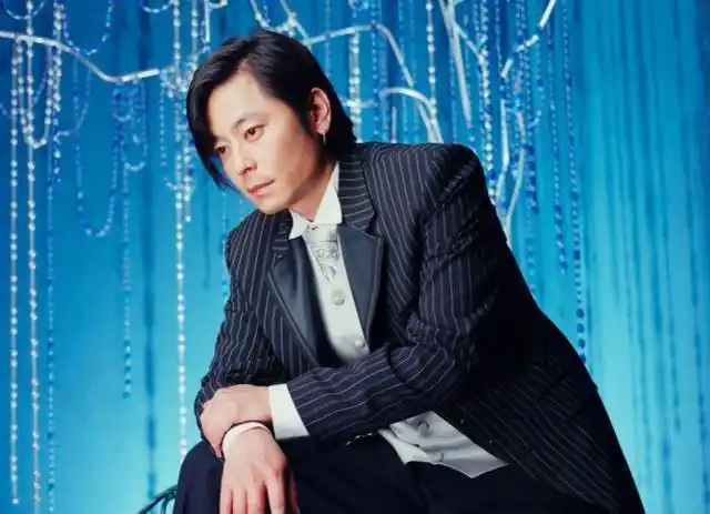 上世纪80年代末,90年代初,中国台湾歌手王杰绝对是天王巨星般的存在